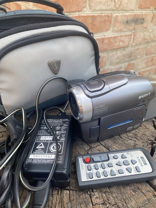 Sony Handycam DCR-DVD403E PAL / Carl Zeiss / Комплект