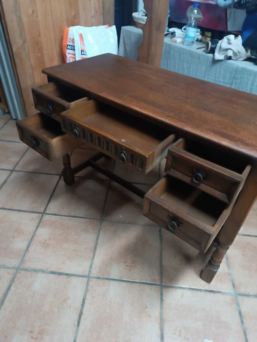 Escrivaninha em madeira de carvalho antiga