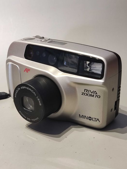 Minolta Riva Zoom 70 - Câmara Analógica