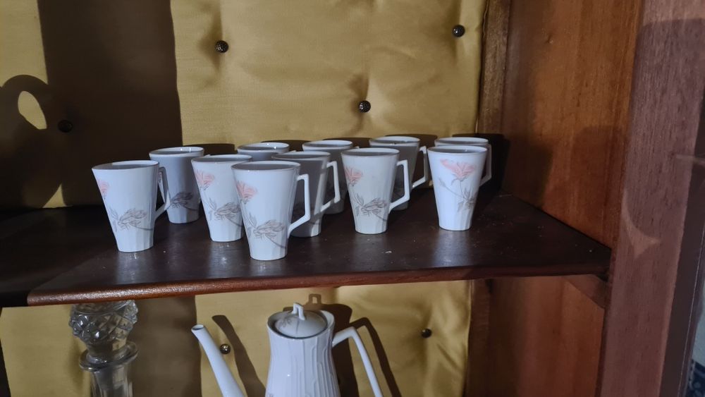SerServiço de café Vista Alegre com motivos florais