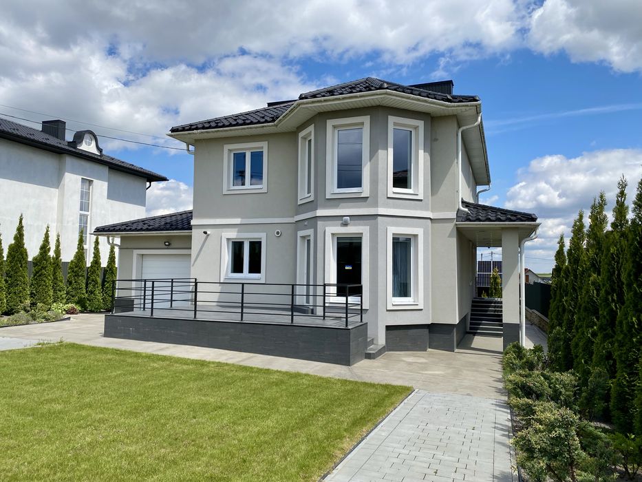 Сучасний сімейний будинок у передмісті Тернополя