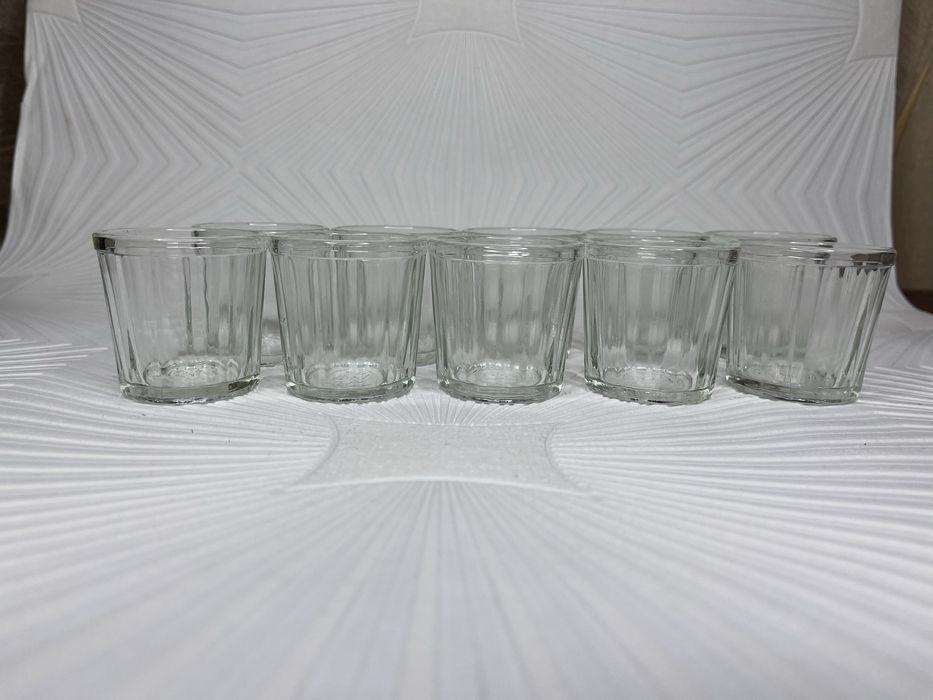 Скляні стакани (рюмки) грановані