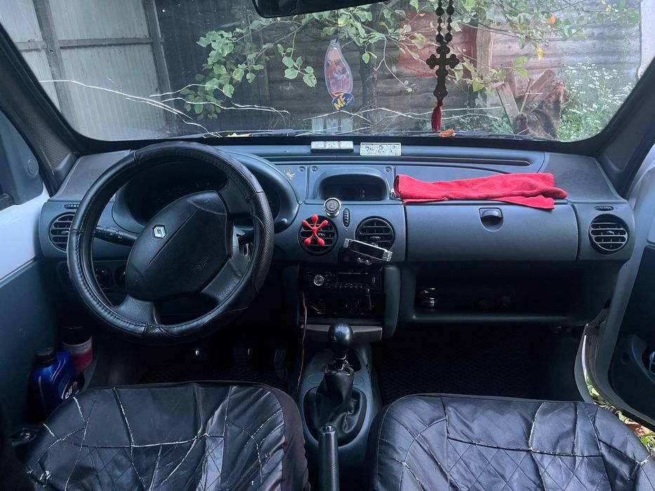 Автомобіль рено кенго