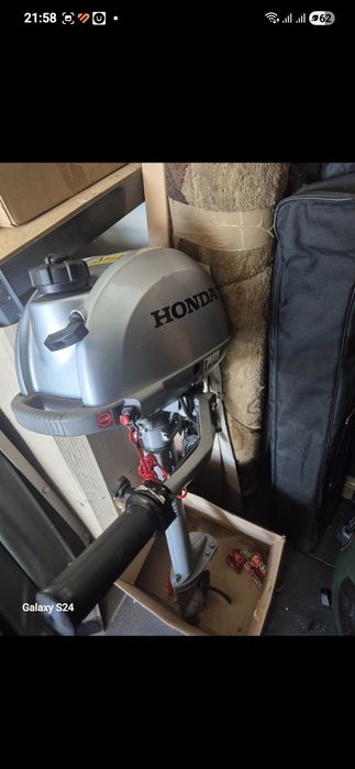 Ponton plus silnik Honda