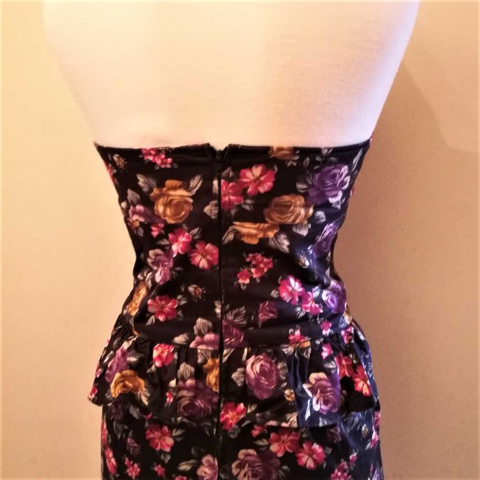 Vestido Justo e Curto com Padrão Floral - Zara