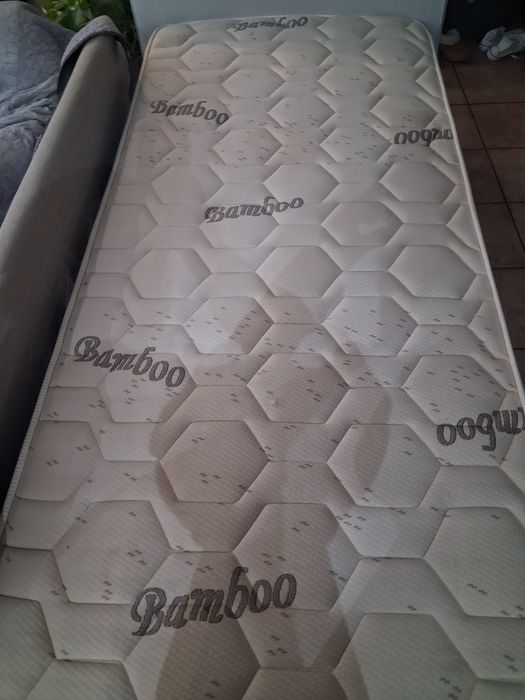 Vendo colchão  com pouco uso 90x2000