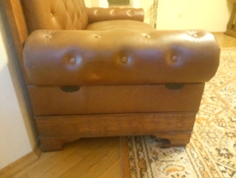 Диван -ретро,кожаный,после реставрации