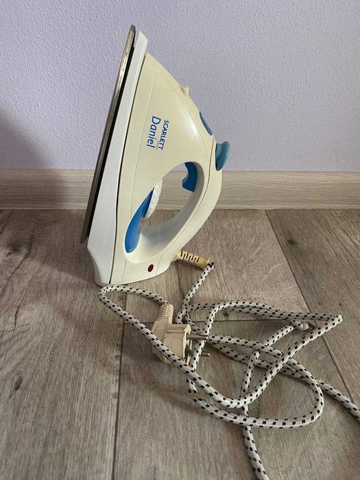 Продам утюг Scarlett