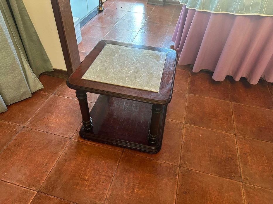 Mesa pequena de sala