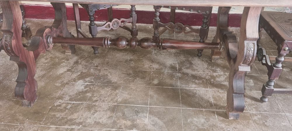 Mesa de jantar + 6 cadeiras em mogno  sec. XVII