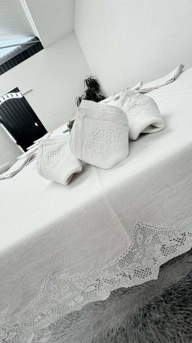 Toalha de Linho Antigo com Renda de Crochê + 12 Guardanapos