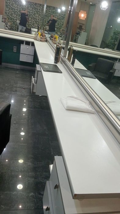 Balcão de salão de cabeleireiro