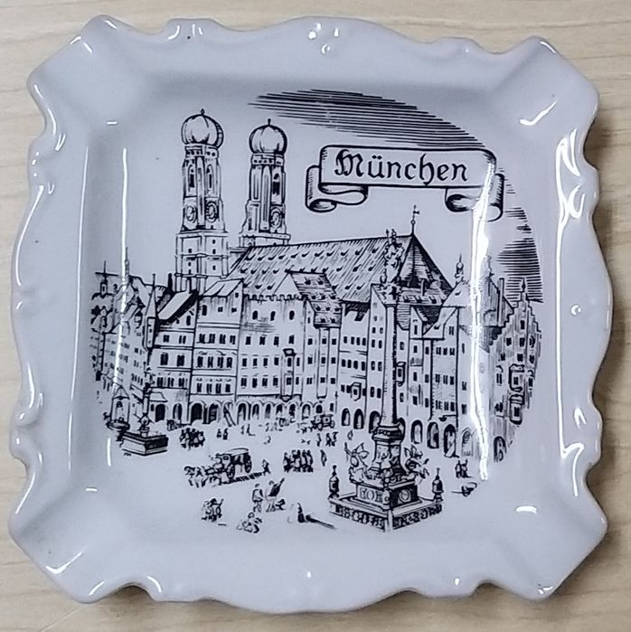 Prato Cinzeiro de  Munique.