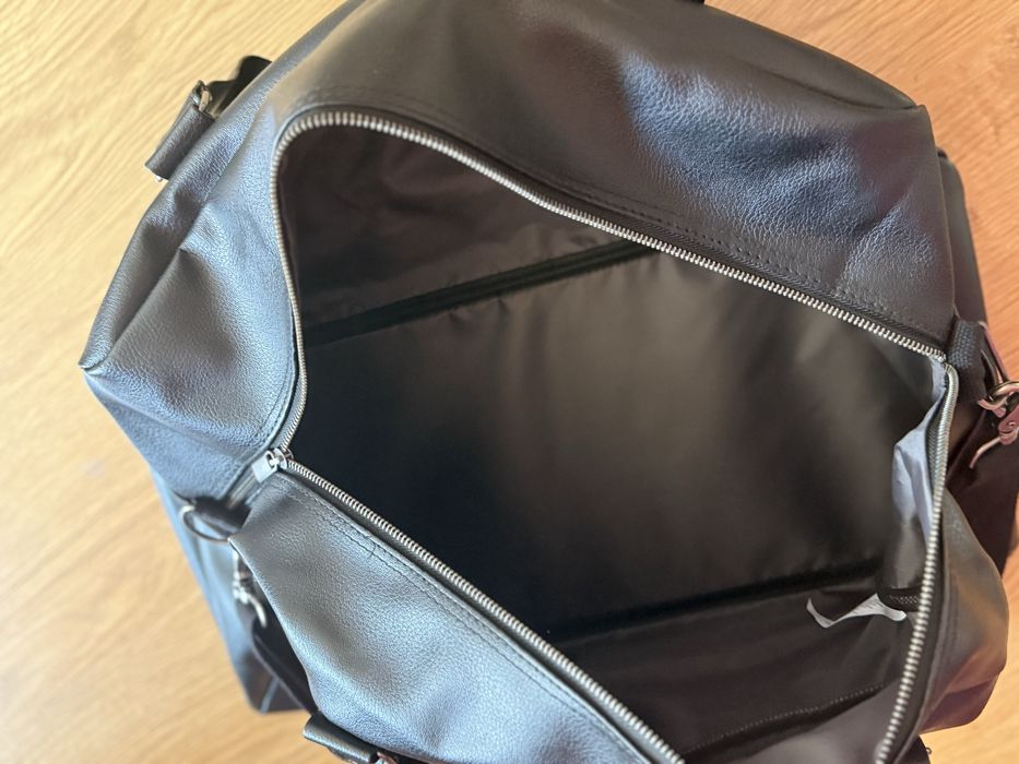 Torba skorzana z logo HBO/Pingwin