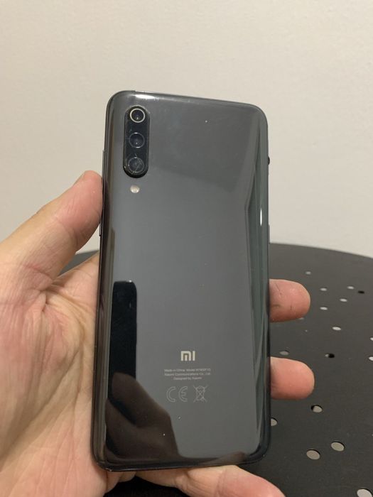 Xiaomi Mi 9 на запчастини