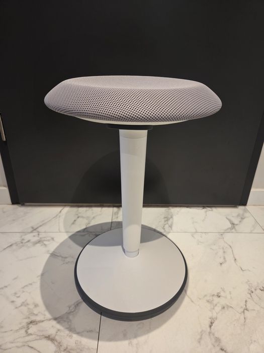 Ergonomiczny stołek Sedus se:fit – Stan IDEALNY (jak nowy), Biało-szar