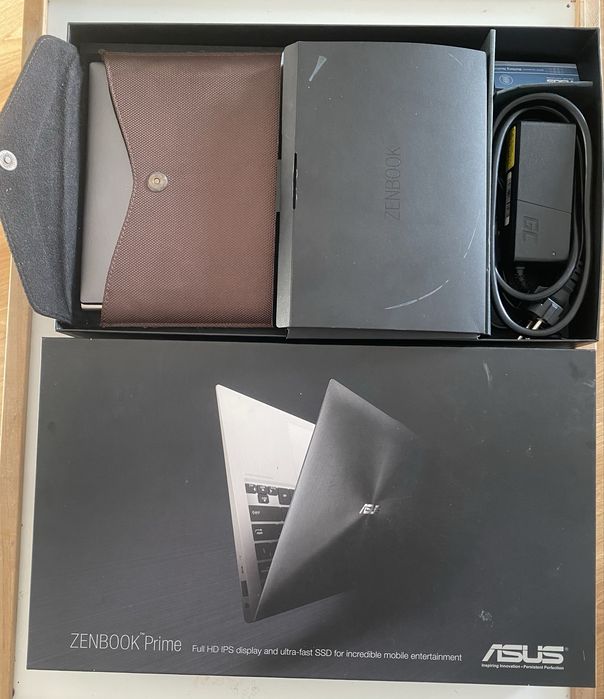 ASUS Zenbook UX21A / i5 / 4GB RAM / SSD 128GB / Sprawny + Etui i Zasilacz