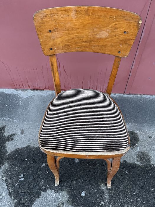 Стілець у вітальню ,вживаний