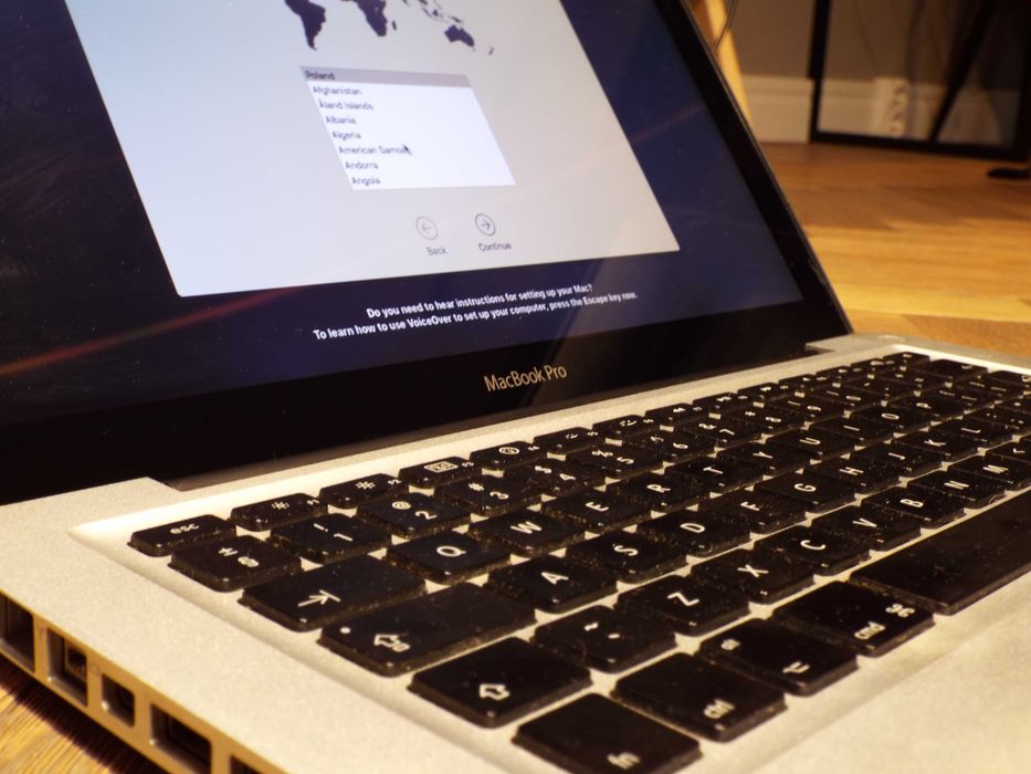 MacBook Pro 13" 2010 Core 2 Duo 2.4GHz 4GB HDD 500GB High Sierra