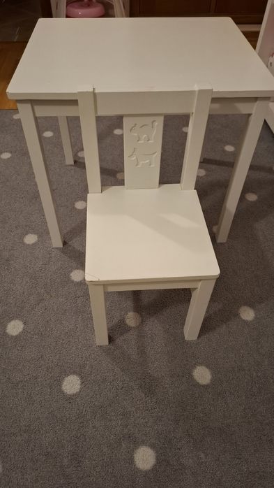 Vendo mesa com cadeira para criança