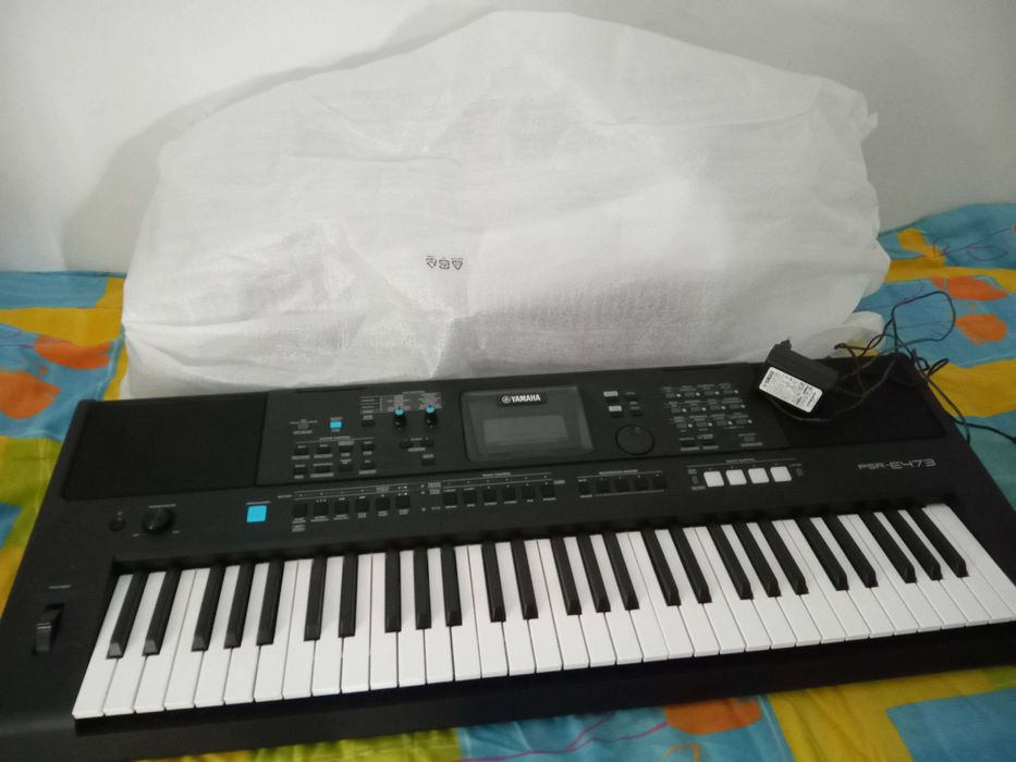 Teclado Yamaha PSR-E473 novo