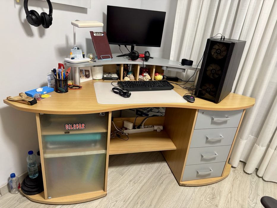 Secretaria de canto para estudos e/ou computador