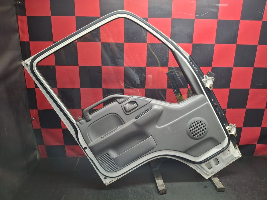 Porta frente esquerda ISUZU ELF (NKR8_)