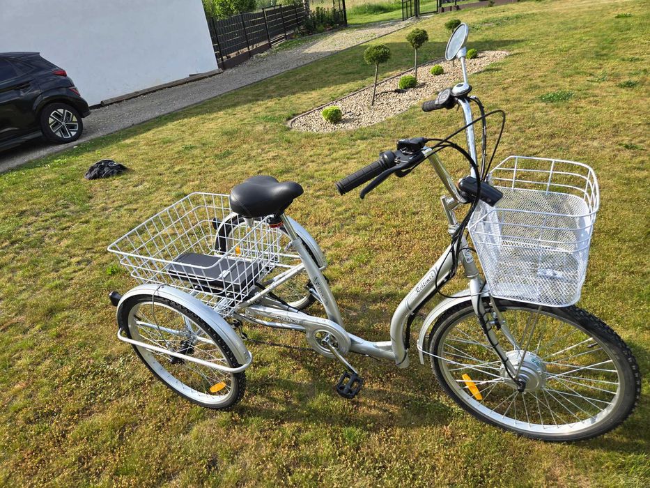 Rower trzykołowy Rehtime2 z napędem elektrycznym.