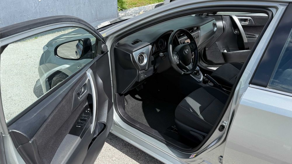 Toyota Auris hybrid 1.8