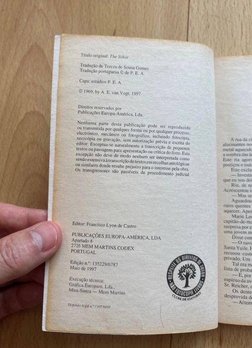 Livro “Invasão” de A.E. Van Vogt