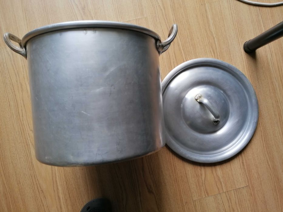 Panela muito grande em alumínio