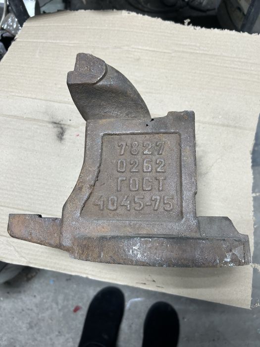 Задня частина тисків Гост