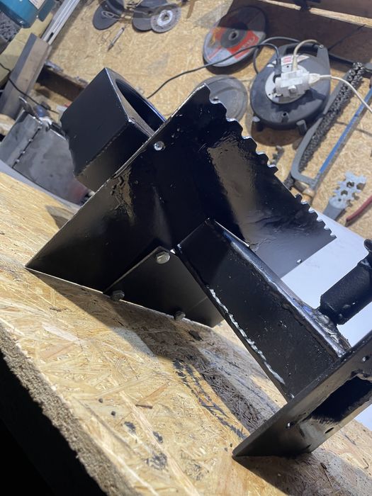 Palnik na olej z regulowana przesłona