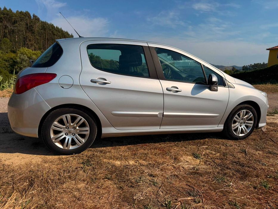 Peugeot 308 1.6 HDi 2010 - Económico e Fiável