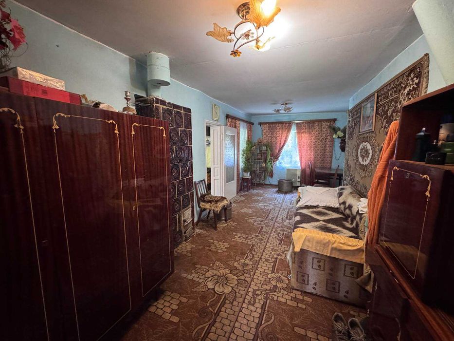 Продаж будинку з великою земельною ділянкою