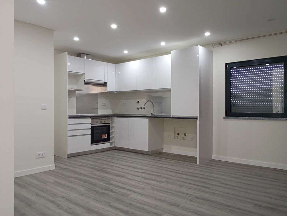 Apartamento T2  em moradia nova a estrear  - São Domingos Rana - 3 Min. A5 - Praias Várias