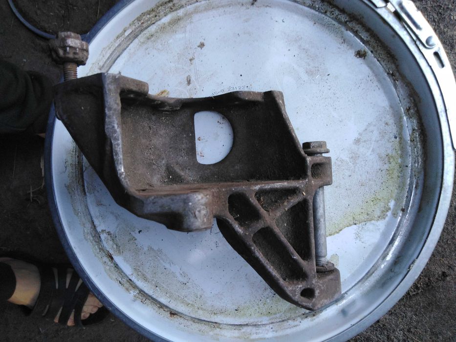 Кріплення насоса пасат в 3