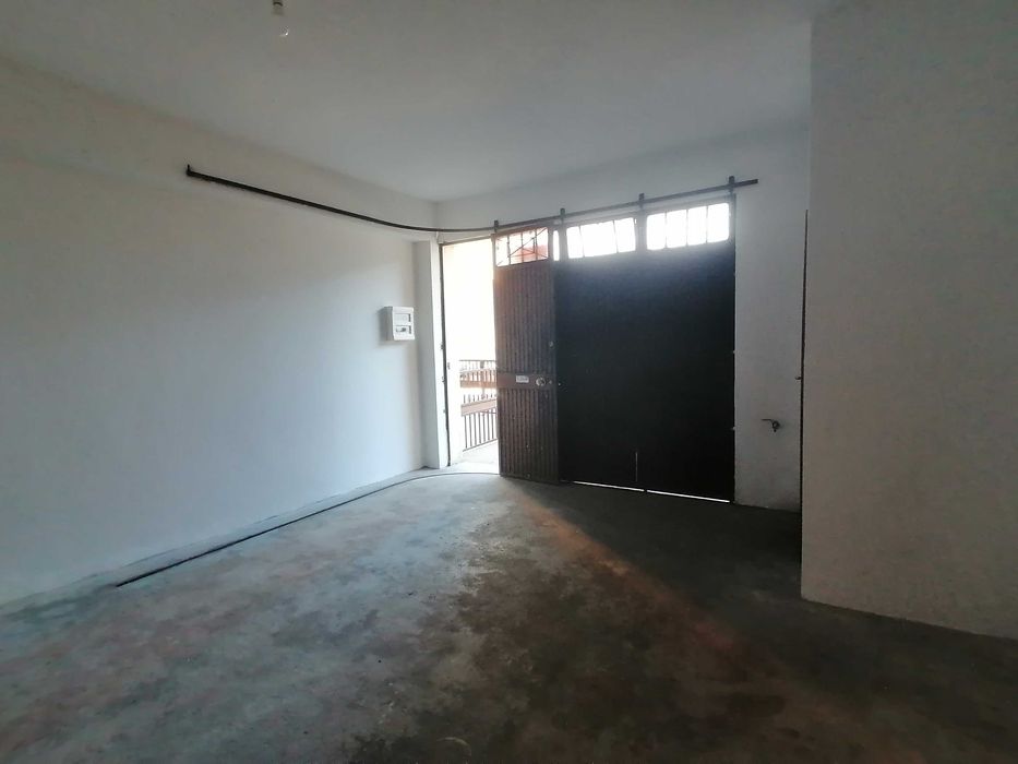 Armazém c/ WC, Garagem Gaia centro Avenida República