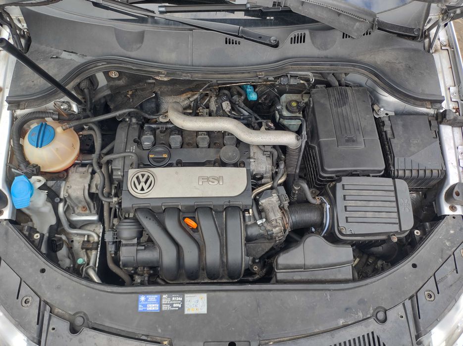 VW Passat B6 - Części - Drzwi / maska / błotnik / klapa / lampa / inne