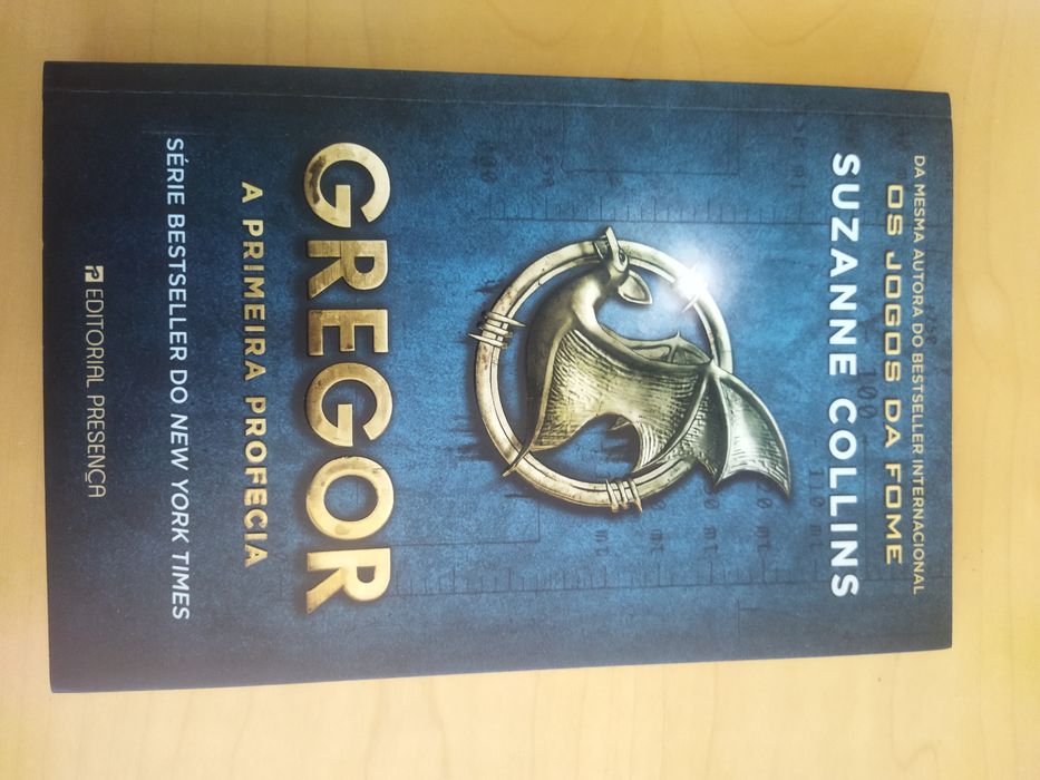 Livro "Gregor- a primeira profecia", de Suzanne Collins