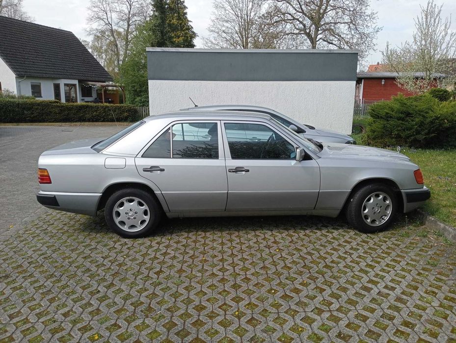 Mercedes W124 200E