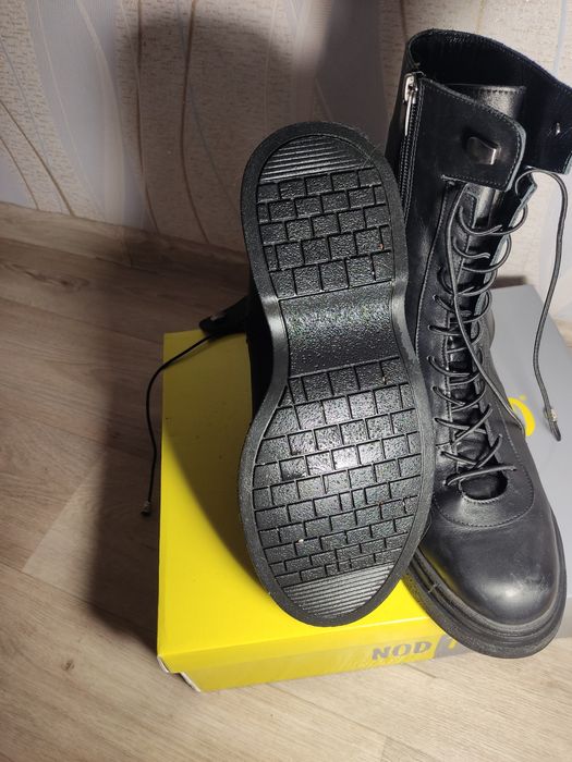 Ботинки жіночі 39