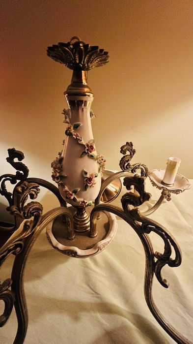 Candeeiro para sala. Metálico e cerâmica