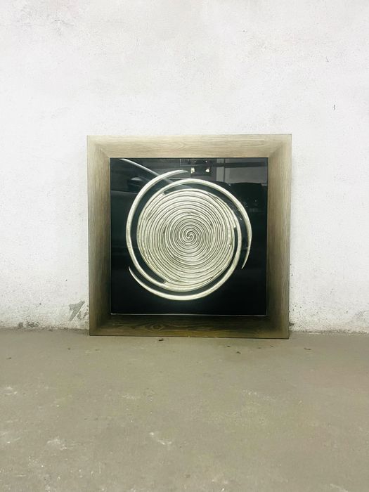 Quadro decorativo com espiral em metal com 1x1m