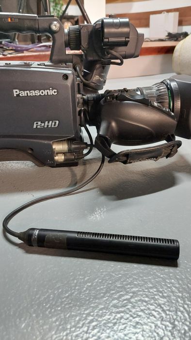 Câmara Profissional Panasonic AG-HPX371E (P2 HD) + Lente Fujinon + Microfone Sony