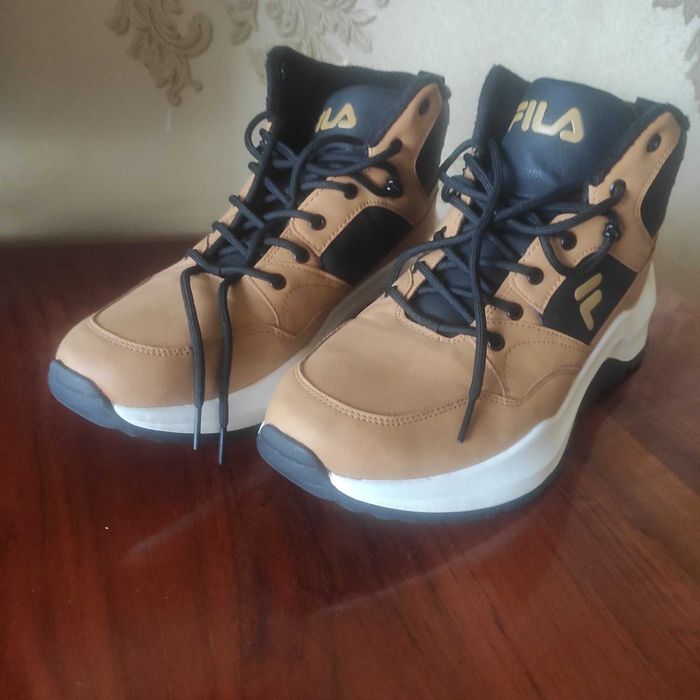 трекінгові чоловічі кроси зимові  FILA