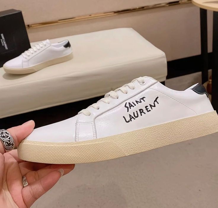 Кеди від Saint Laurent. Білий колір.