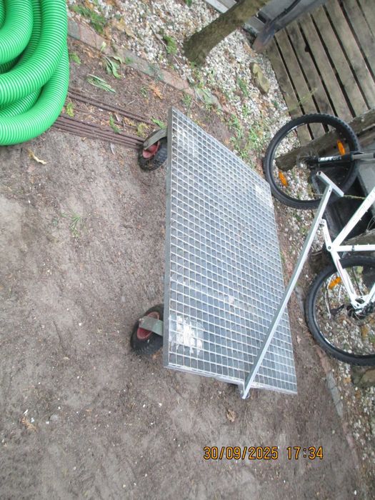 Wozek warsztatowy wielofunkcyjny.