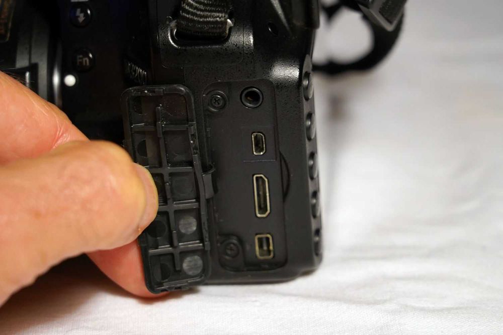 Nikon D3200 (24 Mp) + NIKKOR 18-55mm 3.5-5.6 G VR II + acessórios