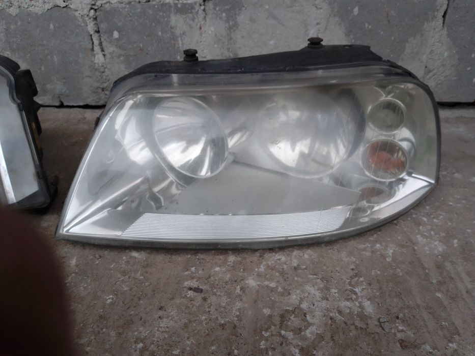 Передні фари лампи Volkswagen Sharan